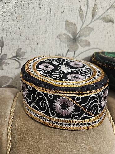 kişi idman papaqları: Əllə işlənmiş naxışlı araxçınlar bir eded 6 man. elmler — 2