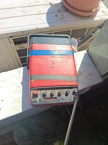 Televizorlar: Kompakt vintage cib televizoru və radio kombosu - Portativ dizayn — 2