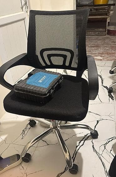 islenmis kreslolar: İşlənmiş, Təkərli — 1