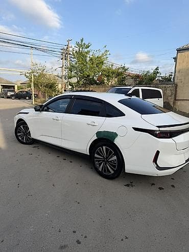 kia sorento 2015: Changan Qiyuan A05: 1.5 l | 2025 il 14000 km Sedan — 4