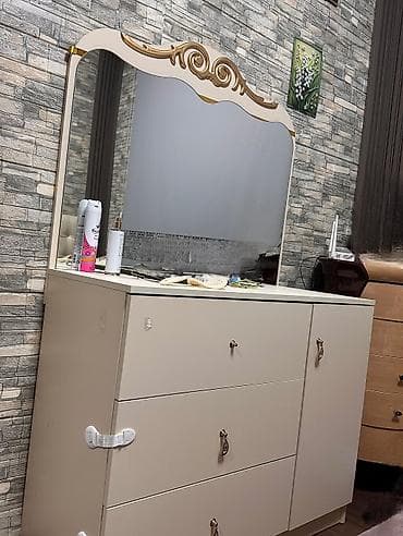 Yataq mebeli 280 Azn❗ Yaxşı vəziyyətdədir.Matras daxildir.Ünvan — 4