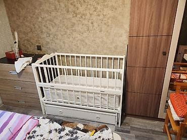 Oğlan və qız üçün, Dördbucaq, Beşik, Dəstsiz, Matras ilə, Yellənmə mexanizmsiz