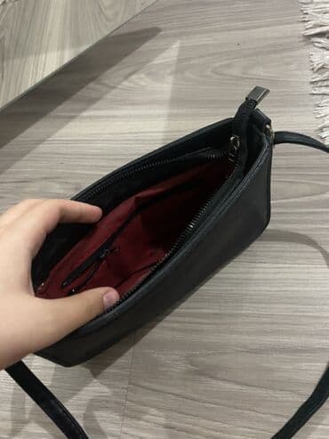 qaşlı canta: Qara çiyin/çapraz çanta - Minimalist dizaynlı, düzbucaqlı forma - — 4