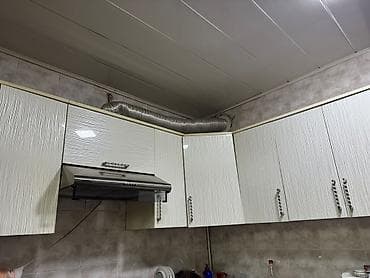 ev mebeleri: Mətbəx mebeli dəsti - Üst və alt dolablar: Parlaq teksturalı ağ və — 2