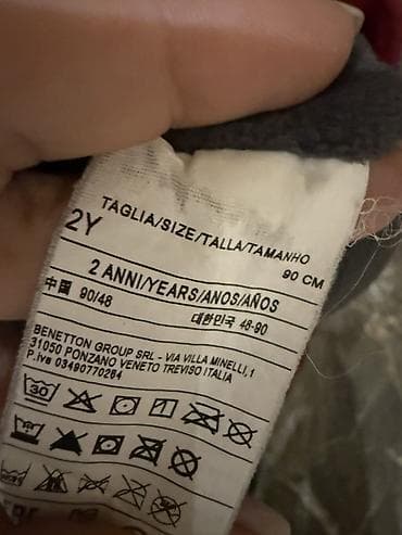 qar geyimi: Uşaq üçün qırmızı jaket – United Colors of Benetton - Ölçü: 2Y — 3
