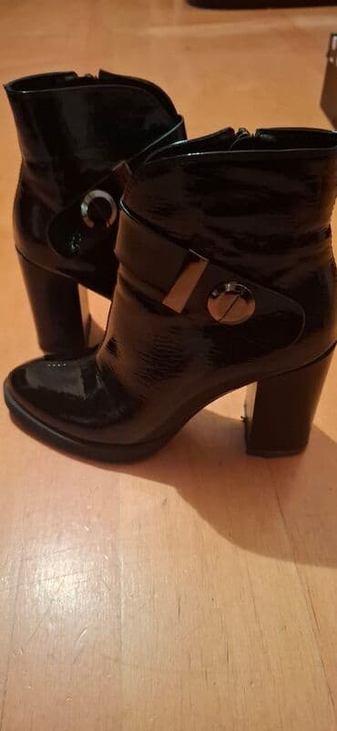 Ferrari: Ölçü: 36, rəng - Qara, İşlənmiş — 2