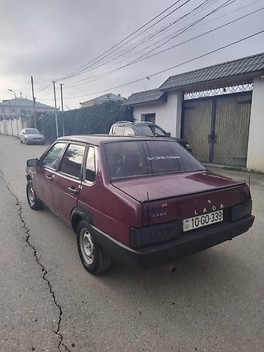 lada vaz kuza: Avtomobil: Sedan, 4 qapı, bordo rəng Marka/model: (şəkildən görünən) — 6