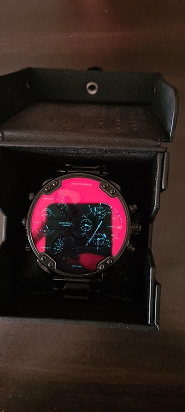 lil solid 2 plus: Diesel Saat Mr Daddy 2.0
DZ 7395
ideal veziyyetde
Amazonda 450$ — 1
