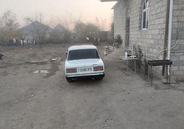 encar az: VAZ 2107, ağ rəng. Klassik sedan Xüsusiyyətlər - Salon: qara rəngli — 2