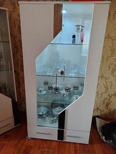 Mebel: Mebellər dəsti – vitrin şkaflar və 4 qapılı qarderob - Rəng: ağ — 1
