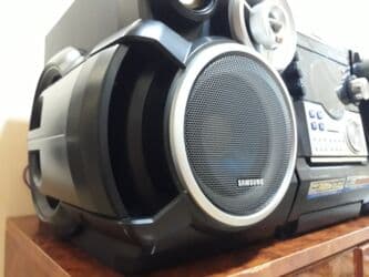 musiqi sistemi: 3800 w Güclü səs sistemi 2 Basoviki 2 Səs Kalonkaları var — 3