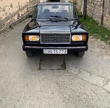 chevrolet volt salon: LADA 2107 sedan – klassik dizaynlı, qara rəngdə. Xüsusiyyətlər: - — 9