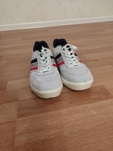 женские серые кеды: Salam Təzə Geyiniləmiş Krasofka Satılır. 41-42 Razmer Ayaqlara — 1