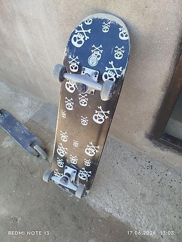 Skateboard – Qara lövhə üzərində ağ kəllə-sümüklü dizayn - Board — 3