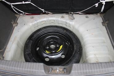 15 disklər: Kia Rio hatchback – gümüşü rəngdə, 5 qapılı şəhər avtomobili. Xarici — 10