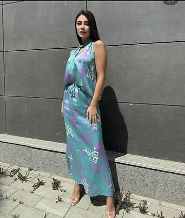 Zərif naxışlı, uzun ipək effekti olan qadın dəsti. - Rəng