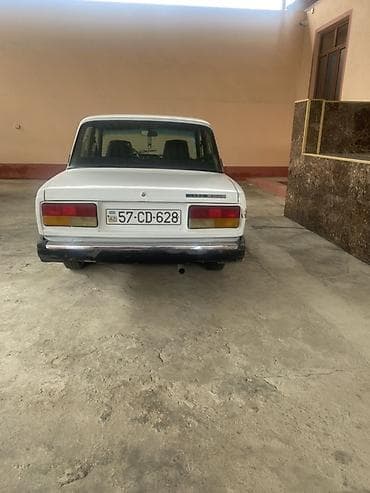 bmw 318 1995: Lada 2107, ağ rəng, sedan gövdə. Texniki xüsusiyyətlər: - Benzin — 7
