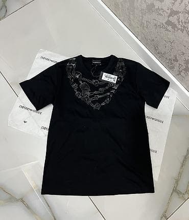 hırka: Emporio Armani Yeni! S Olchu 150azn (395azn alinib) — 1