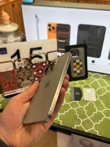 macbook pro: IPhone 15 Pro, Natural Titanium — 3