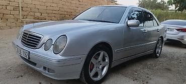 Mercedes-Benz E 220: 2.2 l | 2000 il Sedan — 2