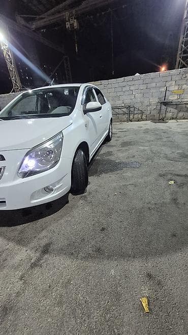 man sat: Chevrolet Cobalt: 1.5 l | 2024 il 174000 km Sedan — 3