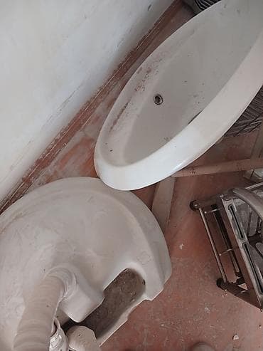 - Ağ rəngli akril vanna – oval forma, tək drenaj dəliyi, divar — 1
