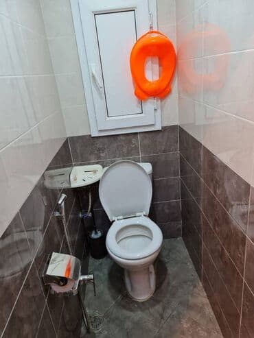 kirayə ucuz ev: 7ci mikrorayonda. 5/5, orta təmirli bütün əşyaları ilə 2 otaq, YALNIZ — 4