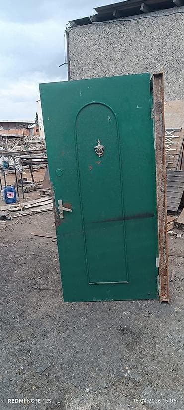 Metall qapı dəsti - Material: polad konstruksiya, yaşıl rəngli metal