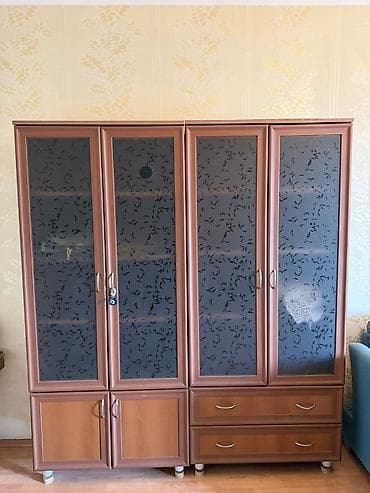 Dörd bölməli vitrinli dolab - Material: ağac teksturalı laminat