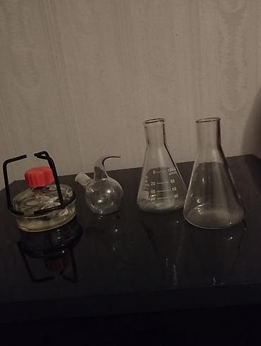 Kimya laboratoriya ləvazimatları dəsti Tərkib: - Spirt lampası: şüşə