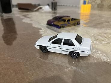 hot wheels supra: Məhsul: Miniatür maşın kolleksiyası + daşıma/qoruyucu vitrin qutuları — 3