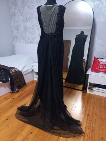 dəvə şubası: Zərif qara gecə/libas - Siluet: Uzun, axıcı A-line kəsim, yerə qədər; — 2