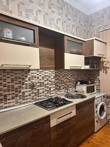 kuxna skaf: Mətbəx mebeli dəsti - Üst və alt dolablar: ağ/krem və qəhvəyi ağac — 4