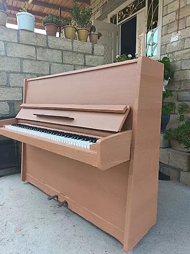 gitara satilir: Piano Satılır. ünvan Bərdə . çatdırılma yoxdur — 2