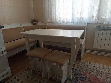 stul stollar: Mətbəx üçün künc divan, masa 2 taburetka. Normal vəziyyətdə — 1