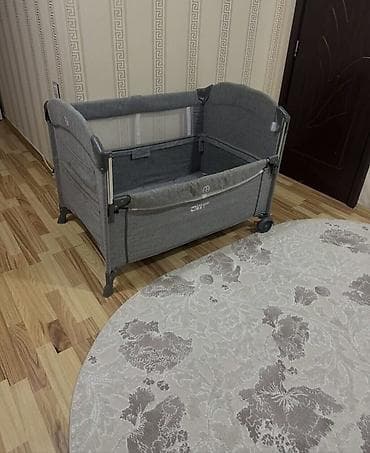 saxta baba papagi: Oğlan və qız üçün, İşlənmiş, Dördbucaq, Beşik, Matras ilə, Yellənmə mexanizmsiz — 1