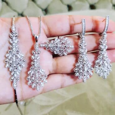 1 qram qızılın qiyməti 2024 750: Dəstə daxildir: Sırğa, Üzük, Bilərzik, Ağ qızıl, 750 Əyar, 2415 g — 1