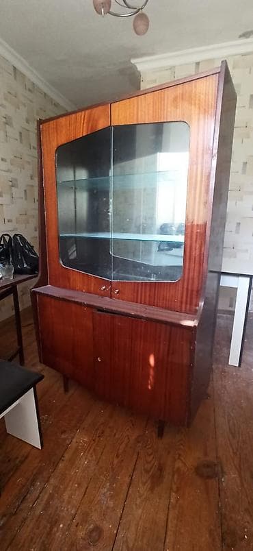 Сеточные витрины: Стеклянная витрина-шкаф — 1