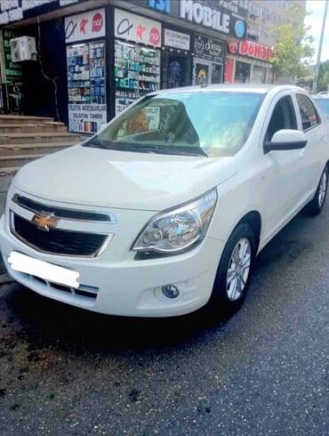 kia ceed 2010: Chevrolet Cobalt sedan – ağ rəng, şəhər və ailə istifadəinə uyğun — 3