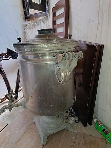 kohnə samavar: Köhnə tip samovar/qaynadıcı qazan – böyük həcmli, mərkəzi baca ilə — 6
