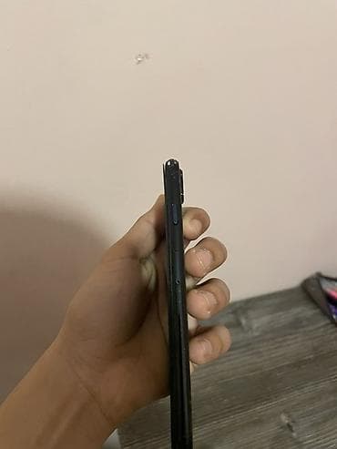 2 ci əl telefonlar iphone: IPhone 7, Qara, Qırıq — 4