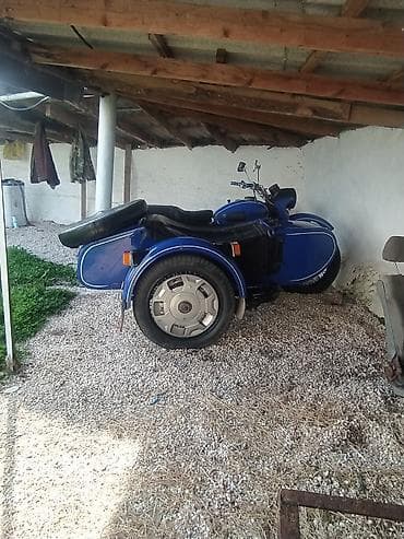 Yan qoşqulu mavi motosiklet - Korpus: klassik retro dizayn, mavi