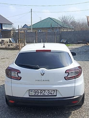 4 fəsil təkərlər: Renault Megane (universall/kombi), ağ rəng. Xüsusiyyətlər: - Kuzov: 5 — 5