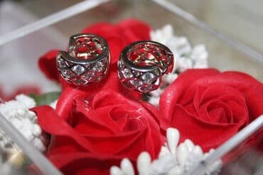 uzun qizil sirqalar: Sırğa, Ünvandan götürmə — 2