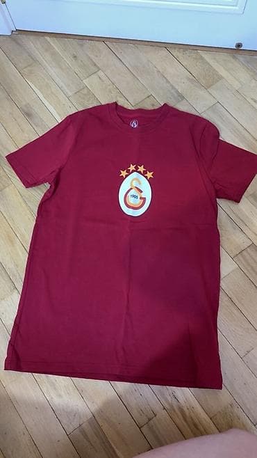 futbolka: GS STORE’dan alınan orginal köynək. L Razmer — 1