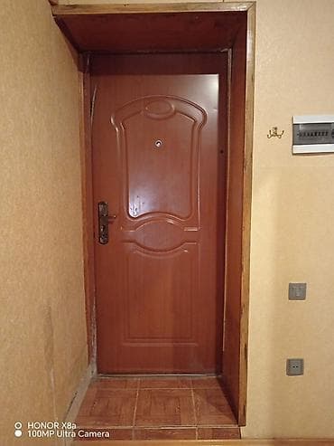 tek kıravat: Dəmir giriş qapısı – taxta teksturalı qəhvəyi dekorlu - Material — 4