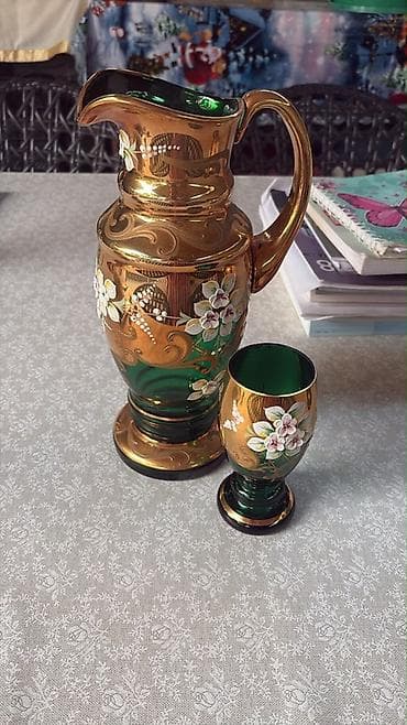 bagema qablar: Bagema və Madonna üslublu qab dəsti. - Şüşə material, yaşıl zəmində — 2