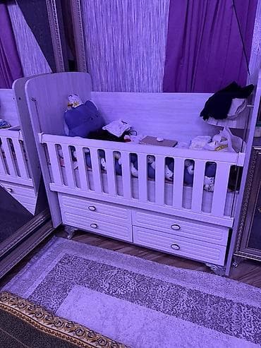 Beşiklər: Oğlan və qız üçün, İşlənmiş, Dördbucaq, Beşik, Dəstsiz, Matras ilə, Yellənmə mexanizm ilə — 1