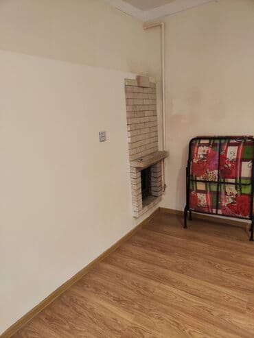 Qarajlar: Popov-A.məmmədov küç,2 otaq + 1 kiçik otaq,3/1-i,h/t, ayrı girişi olan — 8