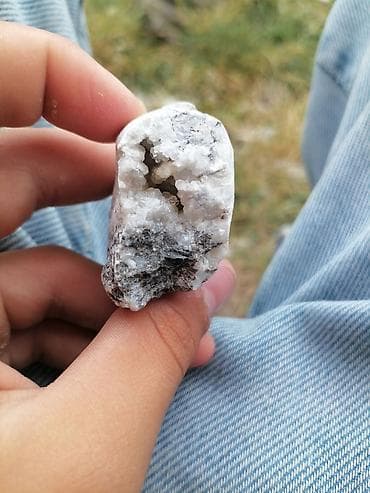 sud separatoru: Ağ kvars geodu – təbii kolleksiya nümunəsi - Material: Ağ kvars — 3